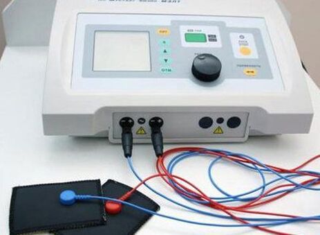 Gerät zur Elektrophorese ein physiotherapeutisches Verfahren bei Prostatitis. 